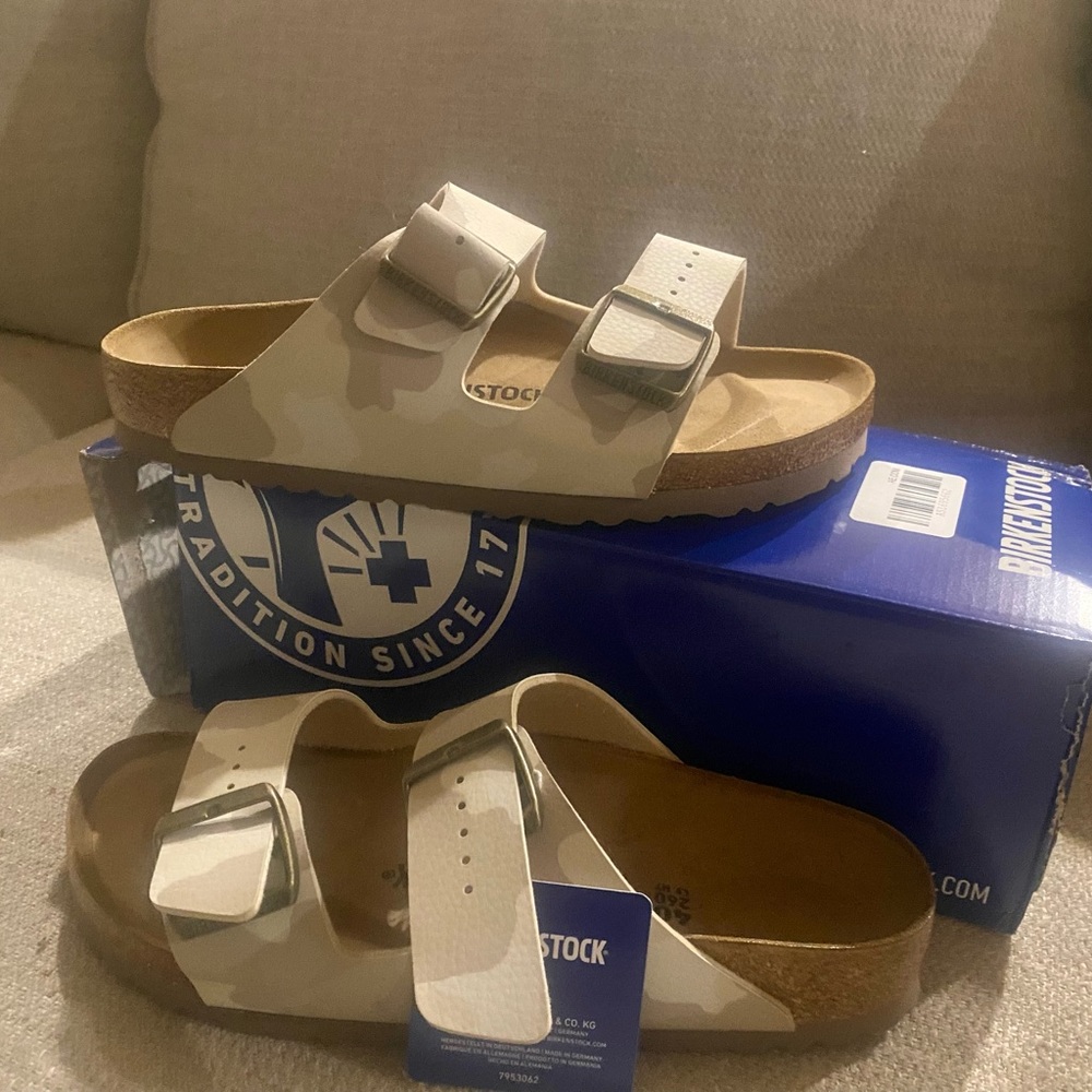 Birkenstock ladies sz 40- new!!!!